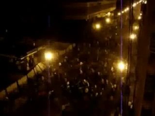 arabayla gostericilerin arasina daldi ezdi gecti