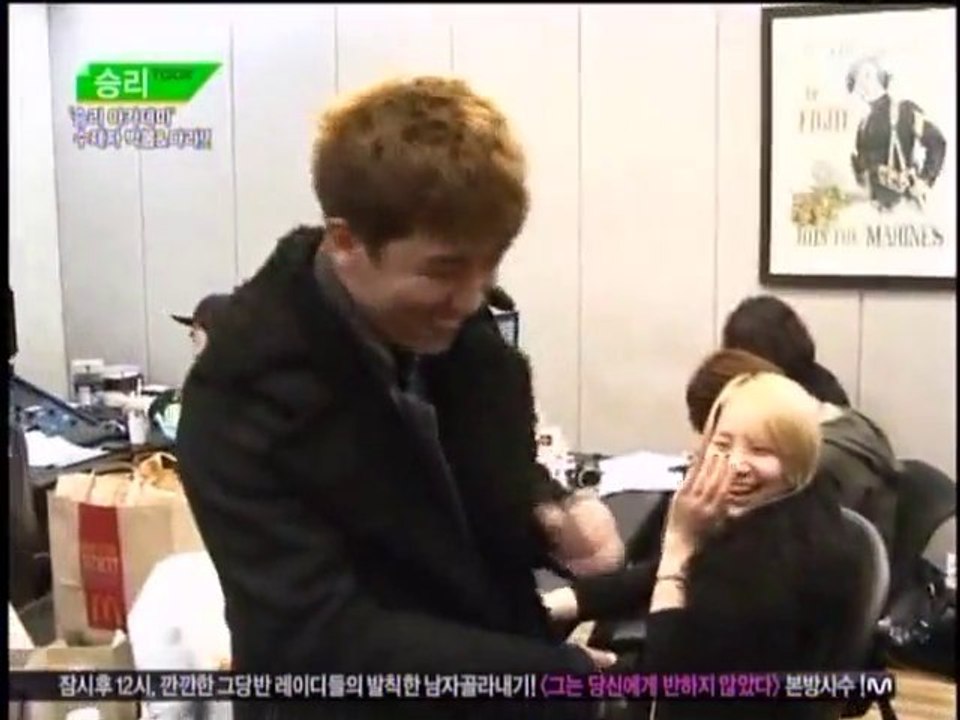 110204 SR TOOK - 2NE1 Cut