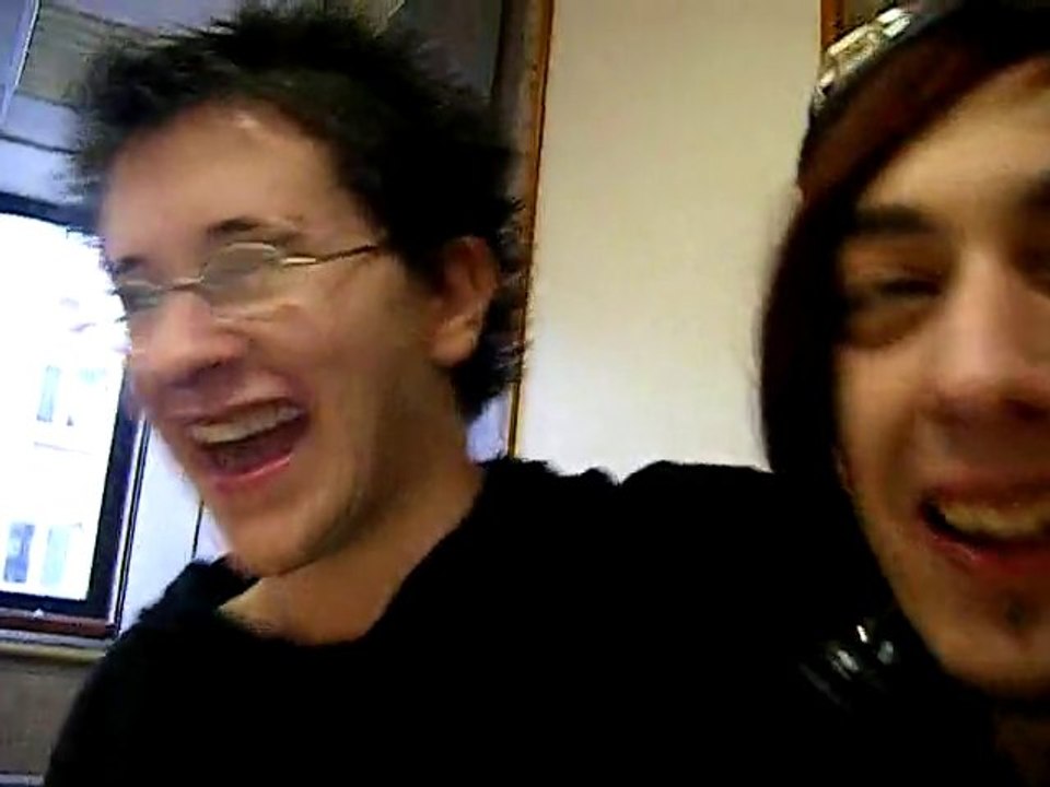 TOUCH UR NOSE + Où est le bic ?