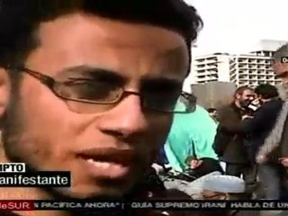 Miles de egipcios rezan por la caída del régimen entre gritos de "Fuera Mubarak"