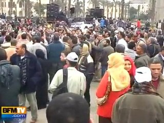 Egypte : des manifestants veulent garder l'armée