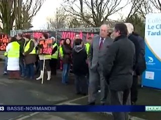 manif contre le projet de fermeture du SEGPA de St James