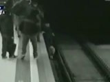 Old Boy Falls Onto Subway Tracks While Playing kerfouf tayeb