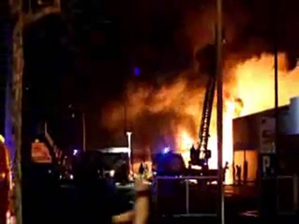 Incendie Brico Dépôt en feu à Rouen kerfouf tayeb