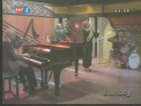 Ask eski bir yalan Kamuran AKKOR