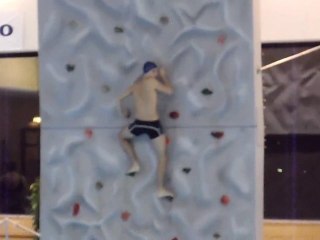 Un mur ? Dans la piscine ? On est en Suède !