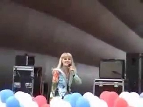 0098 - Chute dune chanteuse russe