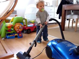 20110126 Romain passe l'aspirateur Merignac