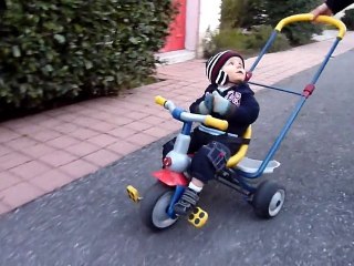 20110205 Romain et son tricycle Merignac