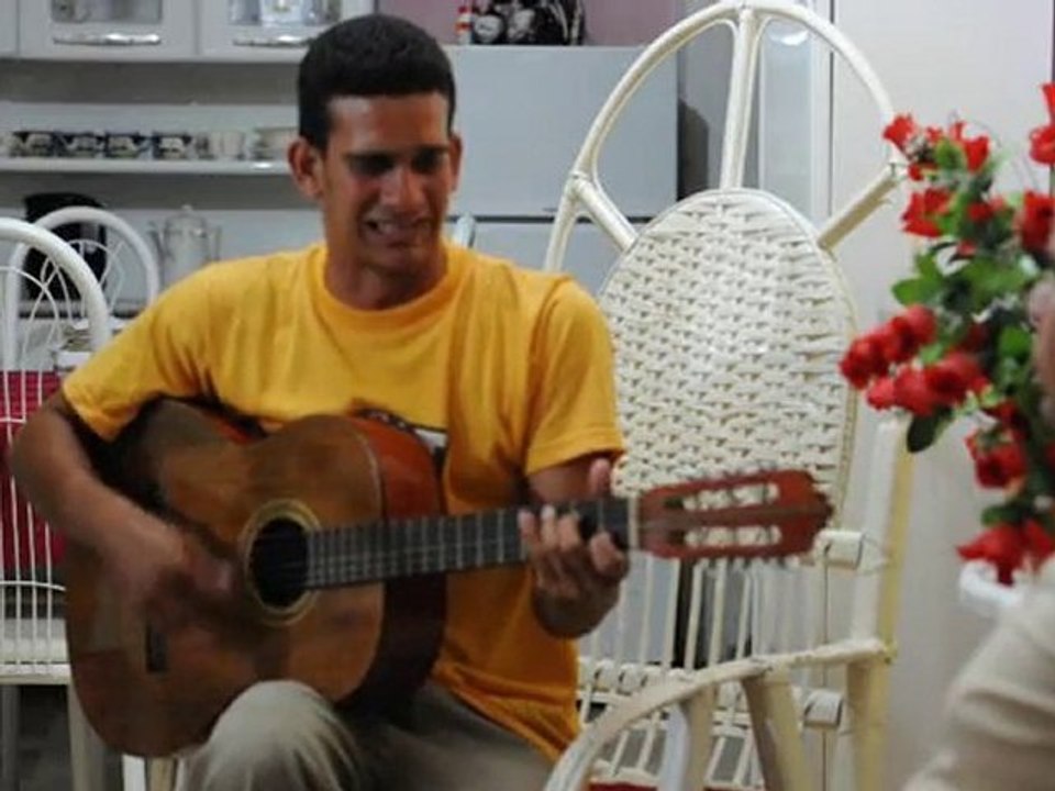 Cuba, musica, Guantanamo Leonel en una casa particular