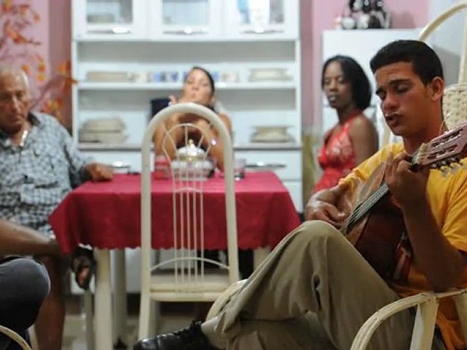Musica en Guantanamo el Senhor Leonel en una casa particular