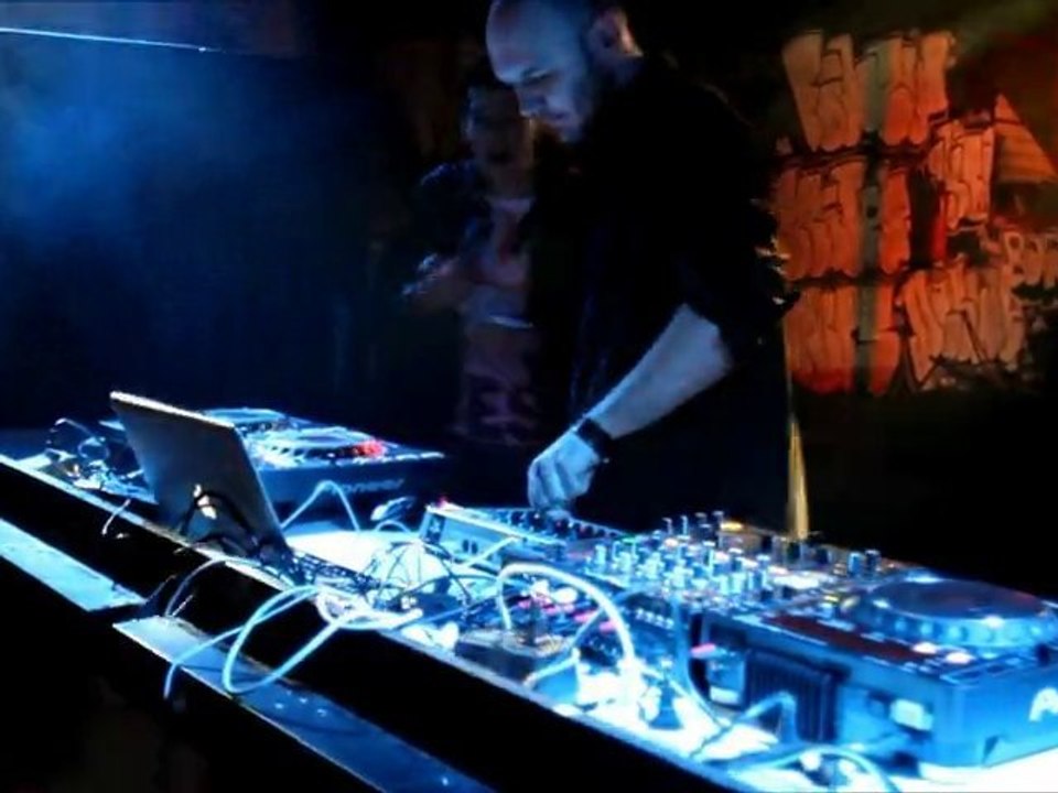 "Skins Party" 4 Sans