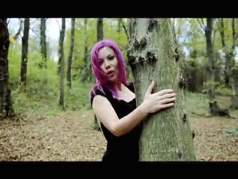 NİHANN Yalnızlığın Mor Kadını Video Klip