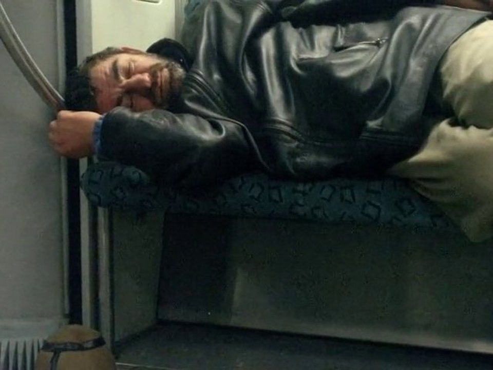 Schnarchen in der S-Bahn