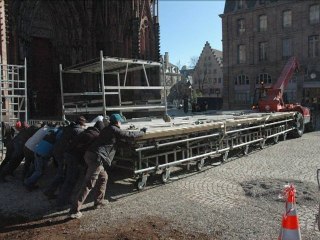 La place de la Cathédrale reprend forme