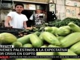 Jóvenes palestinos se mantienen informados de los que suced