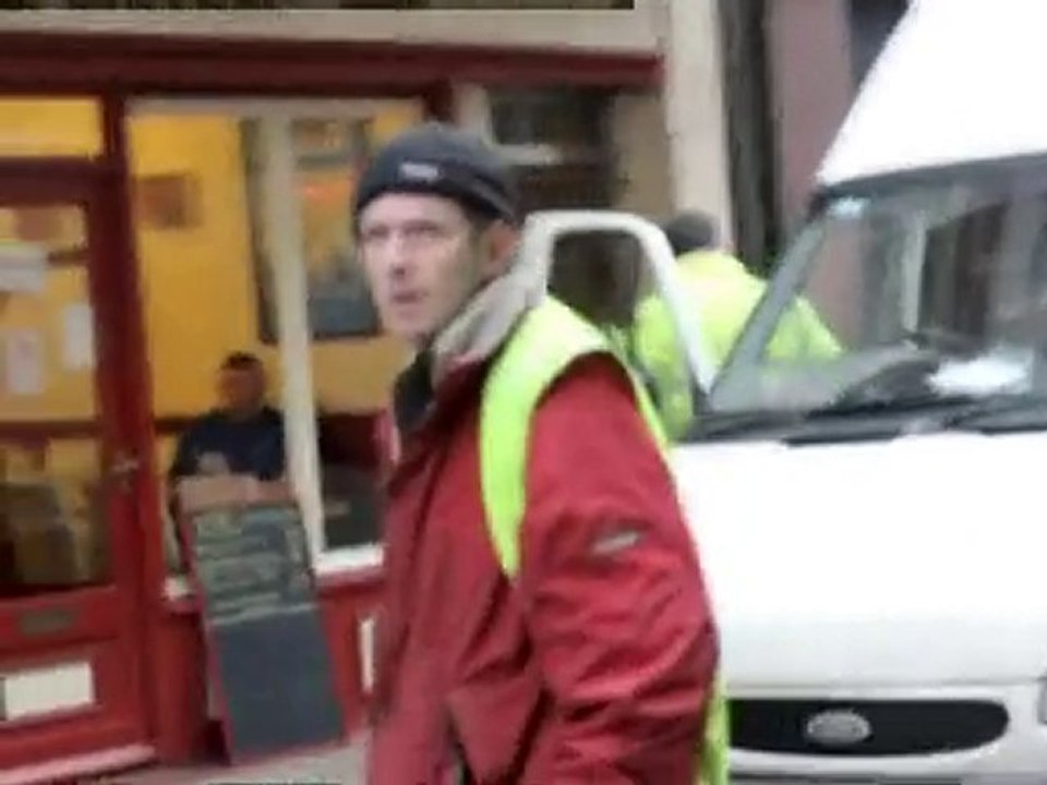 Elderly lady fights off jewel shop robbers