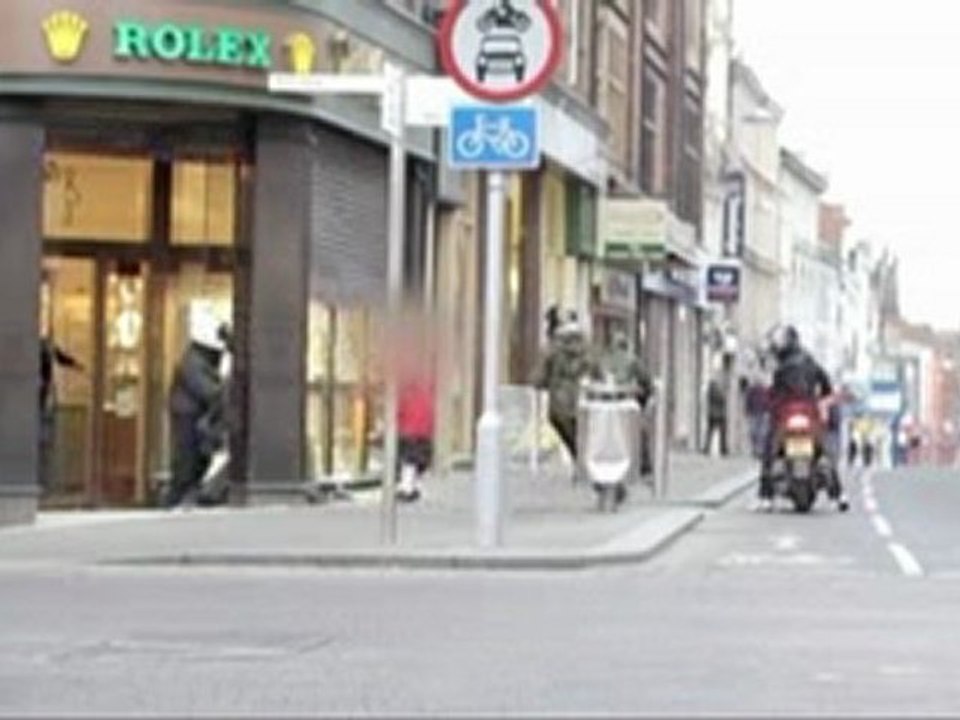 Super mamie met KO les voleurs