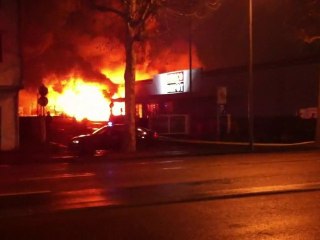 Brico Dépôt en flamme