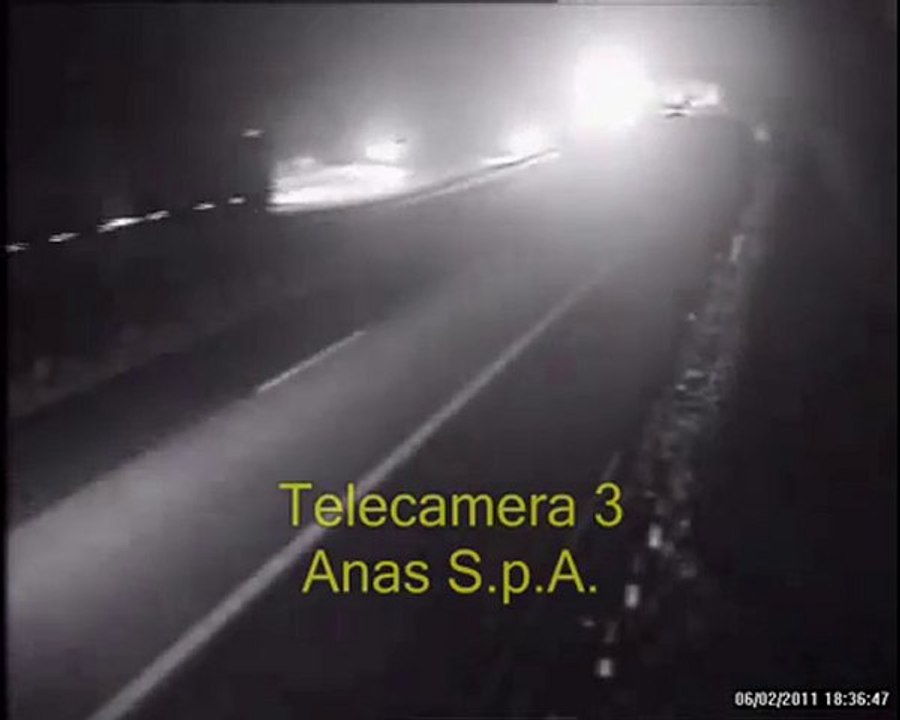 Tir contromano sull'A4 il video dell'Anas