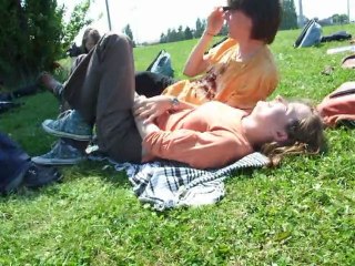 lycée detente sur l'herbe