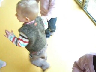 Janvier 2011 - Daen à la crèche, marche depuis 15 jours
