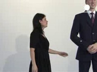 Les Anglais passionnés par la robe de mariage de Kate...