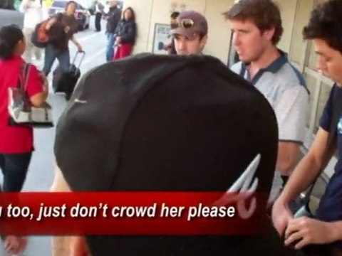 Pregnant Natalie Portman's bodyguard lays down the law