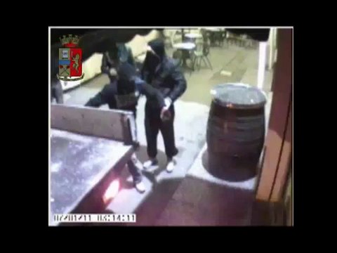 Furti con 'spaccata' nei bar. Due colpi a notte. Sgominata gang di romeni