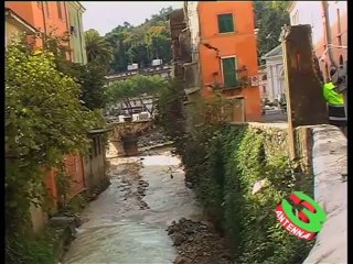 Maltempo a Carrara, crolla palazzina investita dal fango