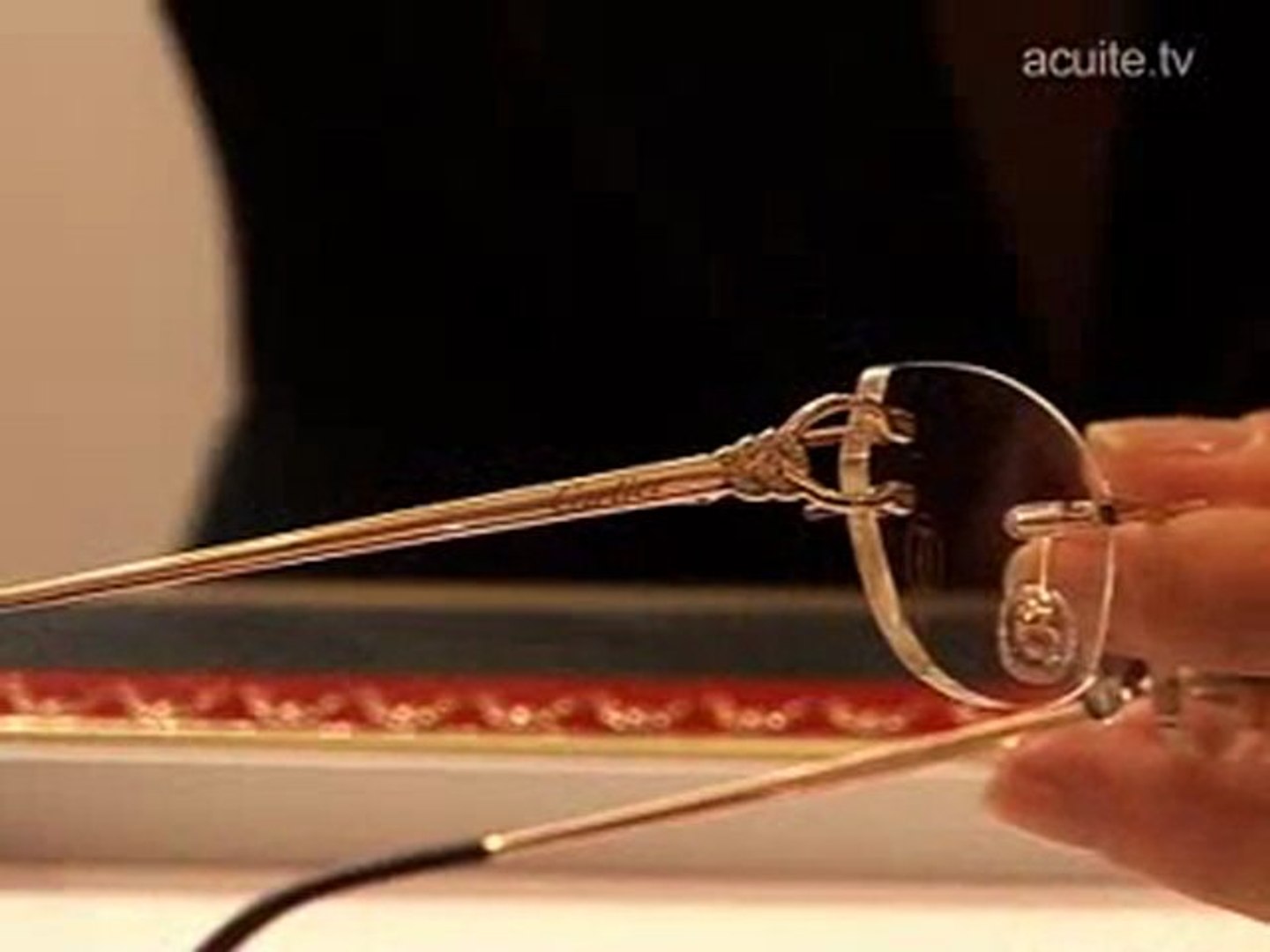 La Dona, monture en or massif des Lunettes Cartier - Vidéo Dailymotion