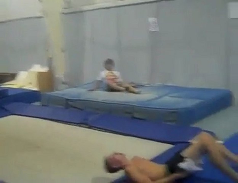 Trampoline : la position du scorpion