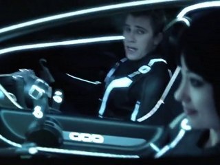 Tron L’Héritage -  Extrait "Sam sauvé par Quorra" [VF|HD]