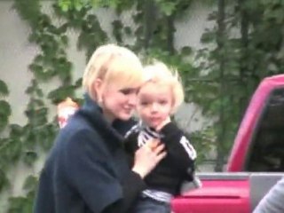 Ashlee files for divorce