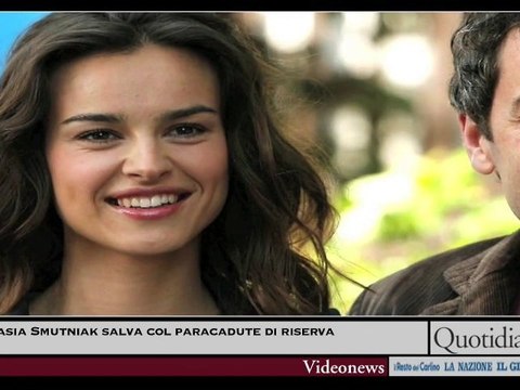 Kasia Smutniak salva col paracadute di riserva