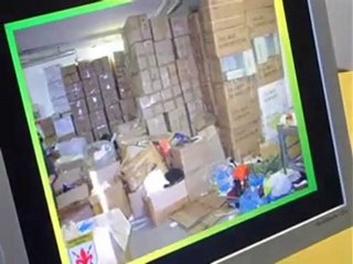 Montecatini, scarpe Nike e giubbotti Moncler falsi: l'operazione della GdF