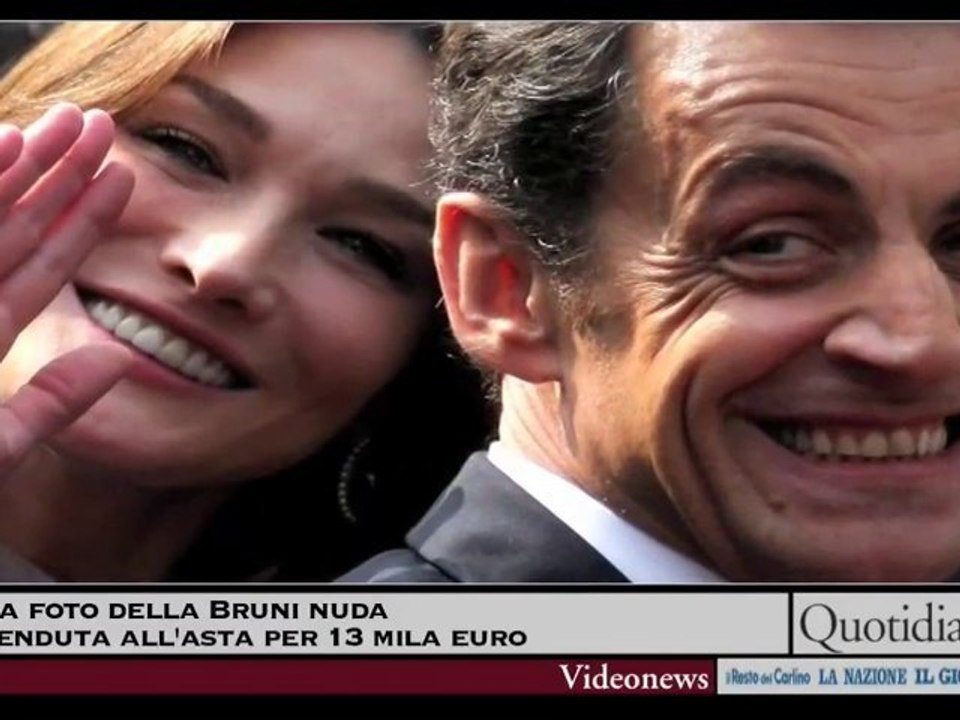 La foto della Bruni nuda venduta all'asta per 13 mila euro