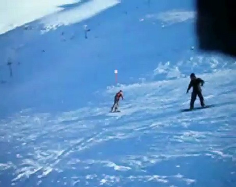 Snowboard vs Ski