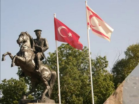 Behiye Aksoy-Gülünce Gözlerinin İçi Gülüyor