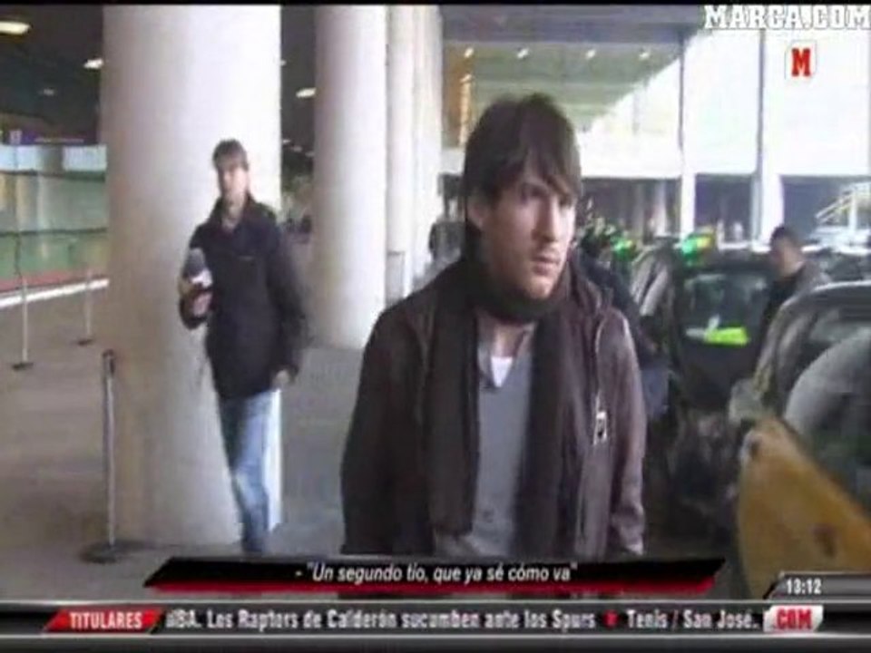 Leo Messi poursuivi par un fan sans pantalon !