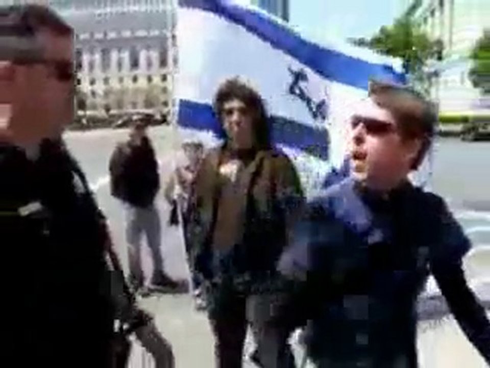 Un Americain Insulte des Sionistes dans La Rue