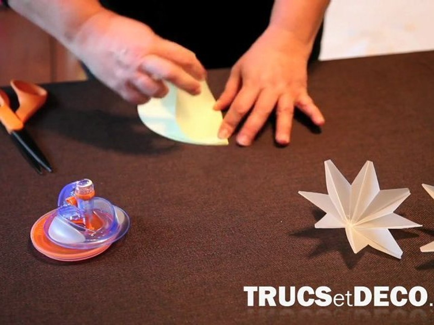 Faire un nénuphar en papier par TrucsetDeco.com - Vidéo Dailymotion