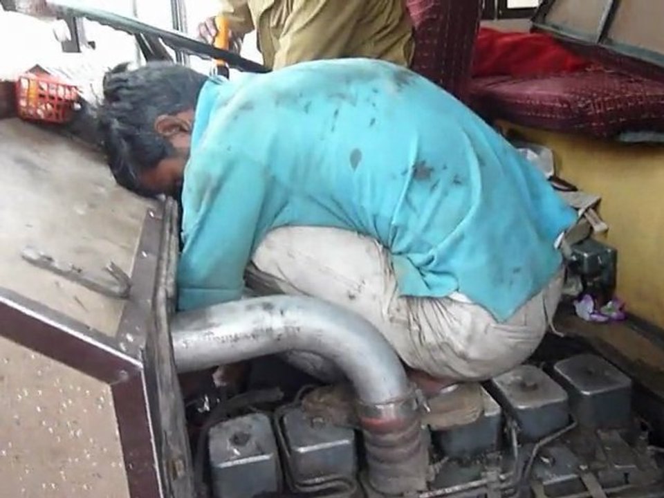 Inde 2010 > Mumbai > Udaipur - Réparation du car