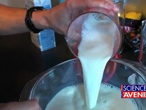 L'apprenti chimiste: faites du plastique avec du lait!