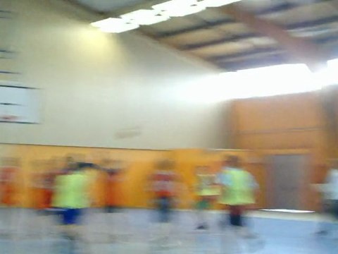 Benjamines encourageant les Minimes garçons à Curie (basket)