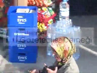 BAŞÖRTÜLÜ ÖĞRENCİyE MAHALLE BASKISI