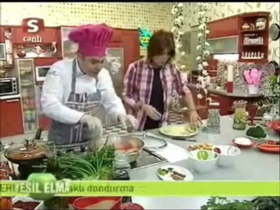 Gülben Ergen Yeşil Elma 02