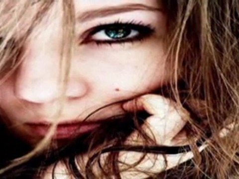 SEZEN AKSU - BENİ YAK KENDİNİ YAK HER ŞEYİ YAK - öykü gülen