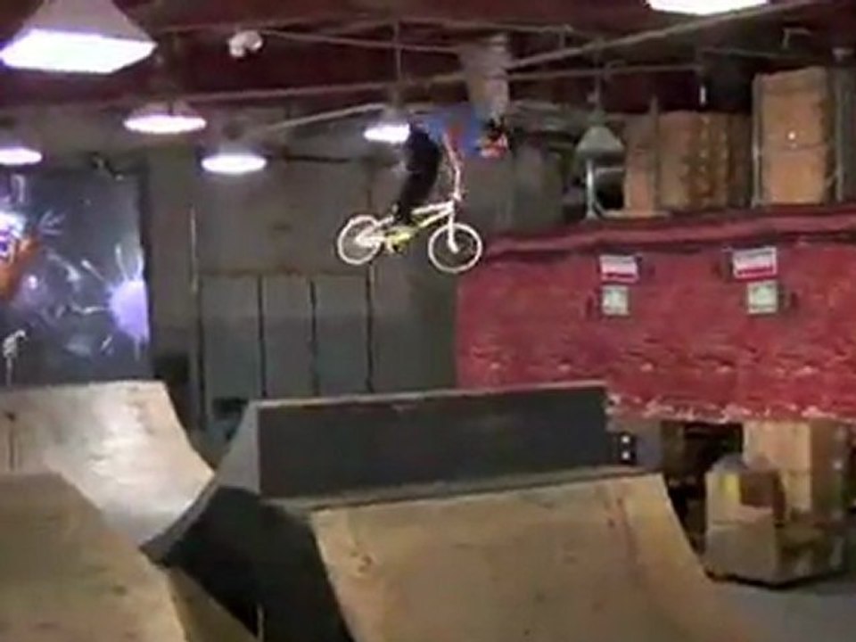 Levi.com/BMX 2009 Clip of the Week 14 "SYSTEM CYCLES RAMPS SESSION"