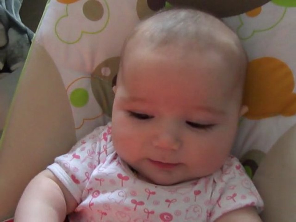 Elsa rigole toujours avec maman